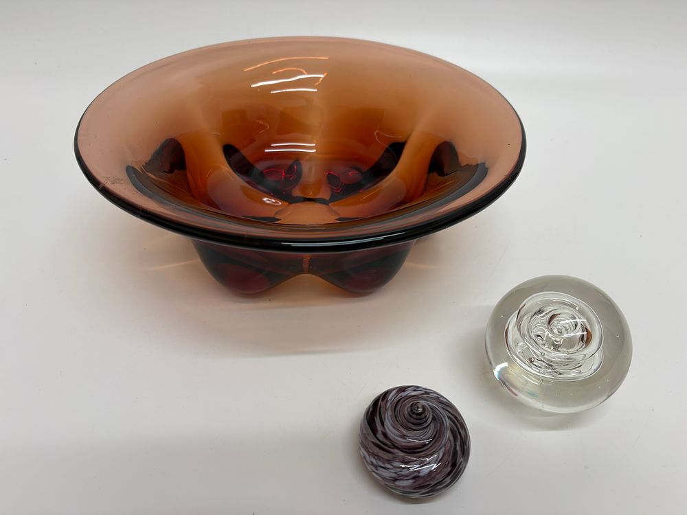Lot 505: A Trio of Art Glass including a Large Amber Lobed Centrepiece Bowl