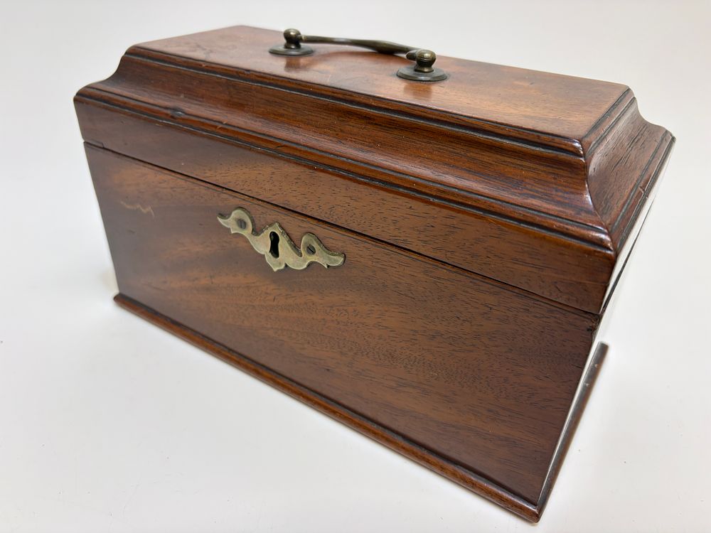Lot 587: George III Mahogany Three-Division Tea Caddy