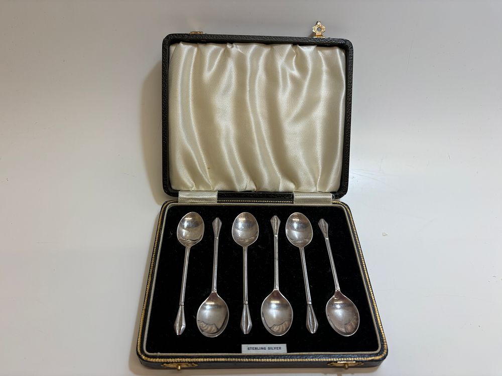 Lot 4B: A Cased Set of Six Sterling Silver Spoons by W.H. Sparrow Ltd Birmingham 1962 circa 39.5g