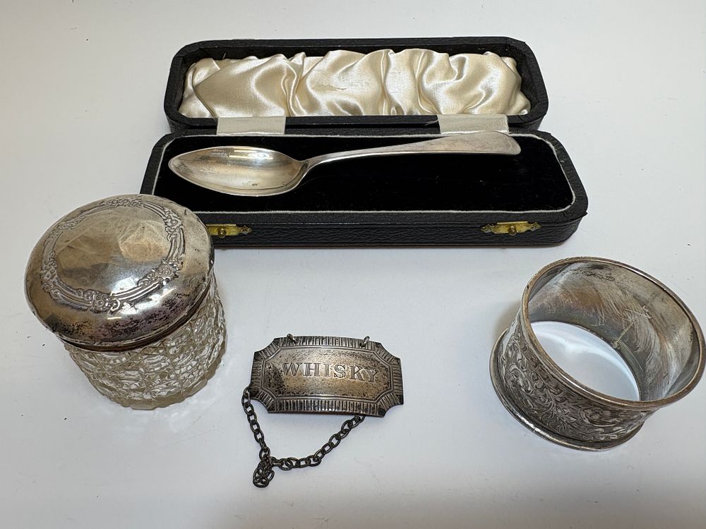 Lot 4F: A Collection of British Sterling Silver Items circa 69.5g