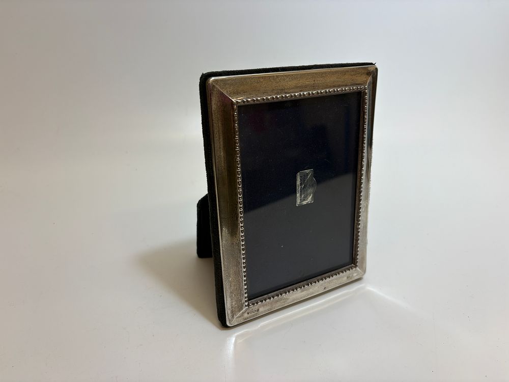 Lot 5A: Ari D. Norman Sterling Silver Beaded Picture Frame London 1995 12 x 15cm