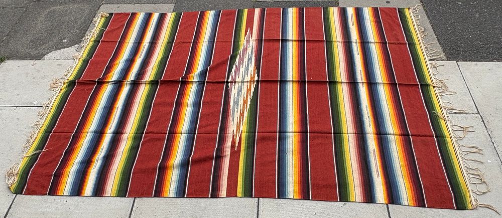 Lot 460: A Large Mexican Saltillo Serape Flat-Weave Rug 163x230cm