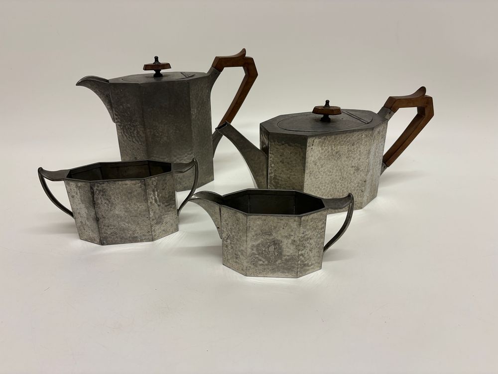 Lot 575: A Set of Craftsman Sheffield Art Deco Hammered Pewter Tea and Coffee Ware