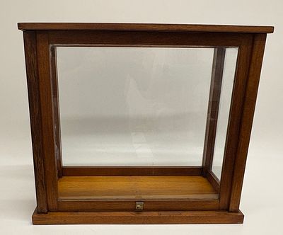 Late Victorian Mahogany Countertop Display Case 45x40cm. A countertop shop display case 