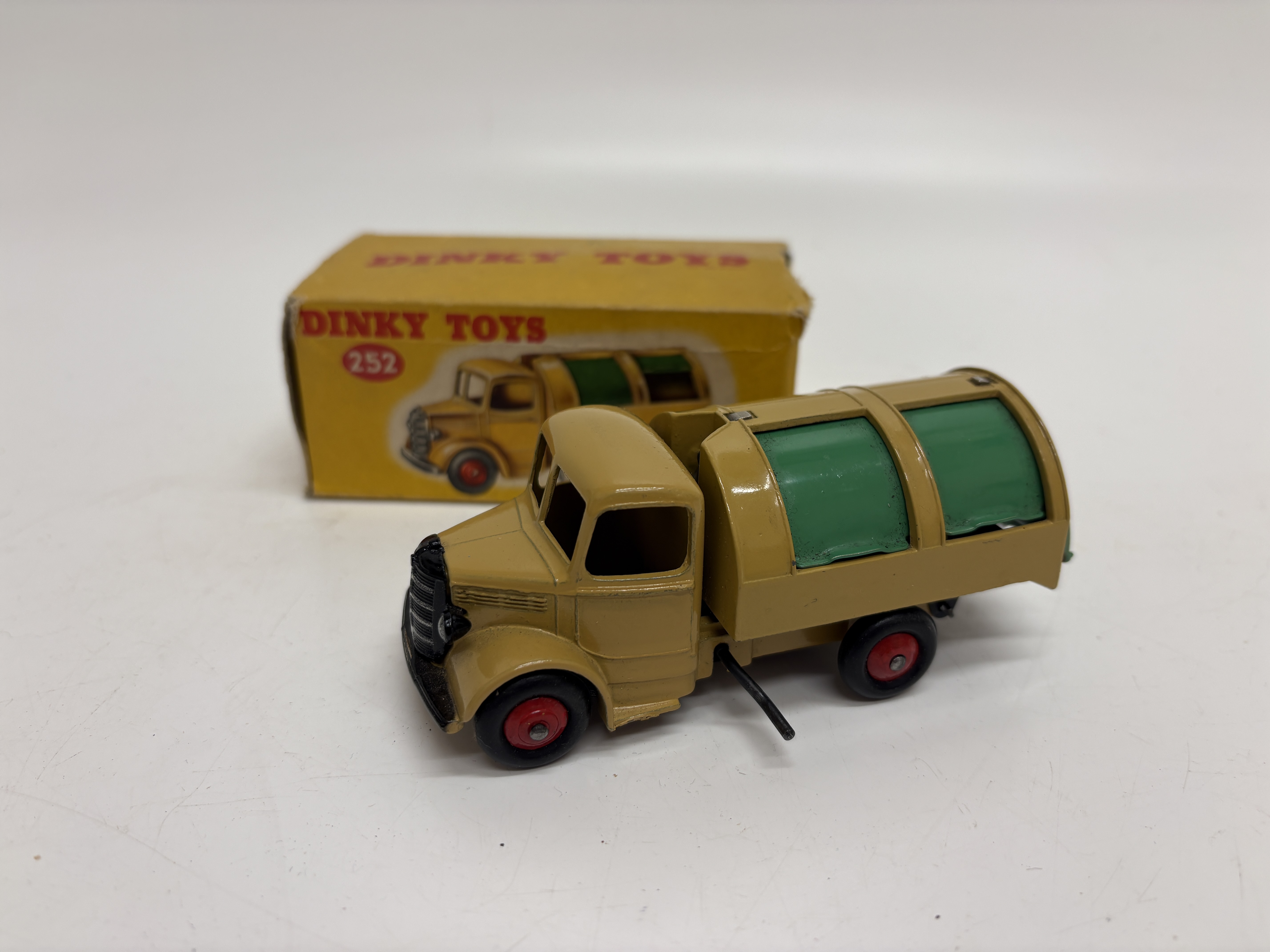 Dinky Toys No. 252 Bedford Refuse Wagon and original box