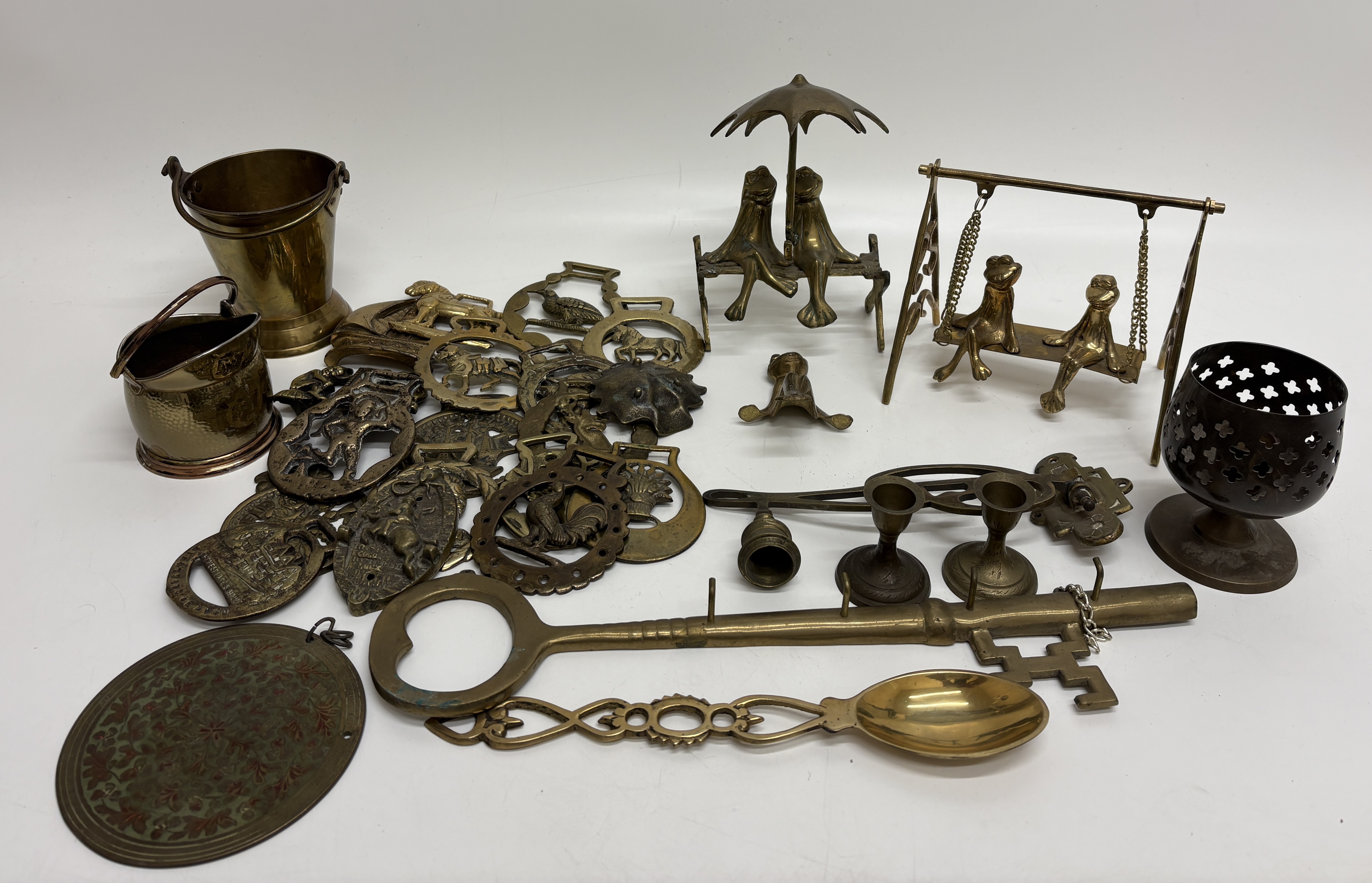 A Collection of Vintage Brassware and Decorative Metal Ornaments