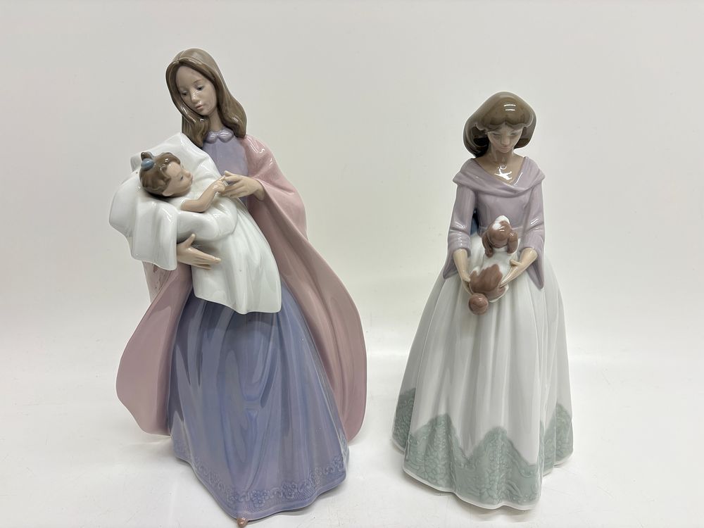Lot 492: Two Nao by Lladró Porcelain Figurines Models 1300 and 1331