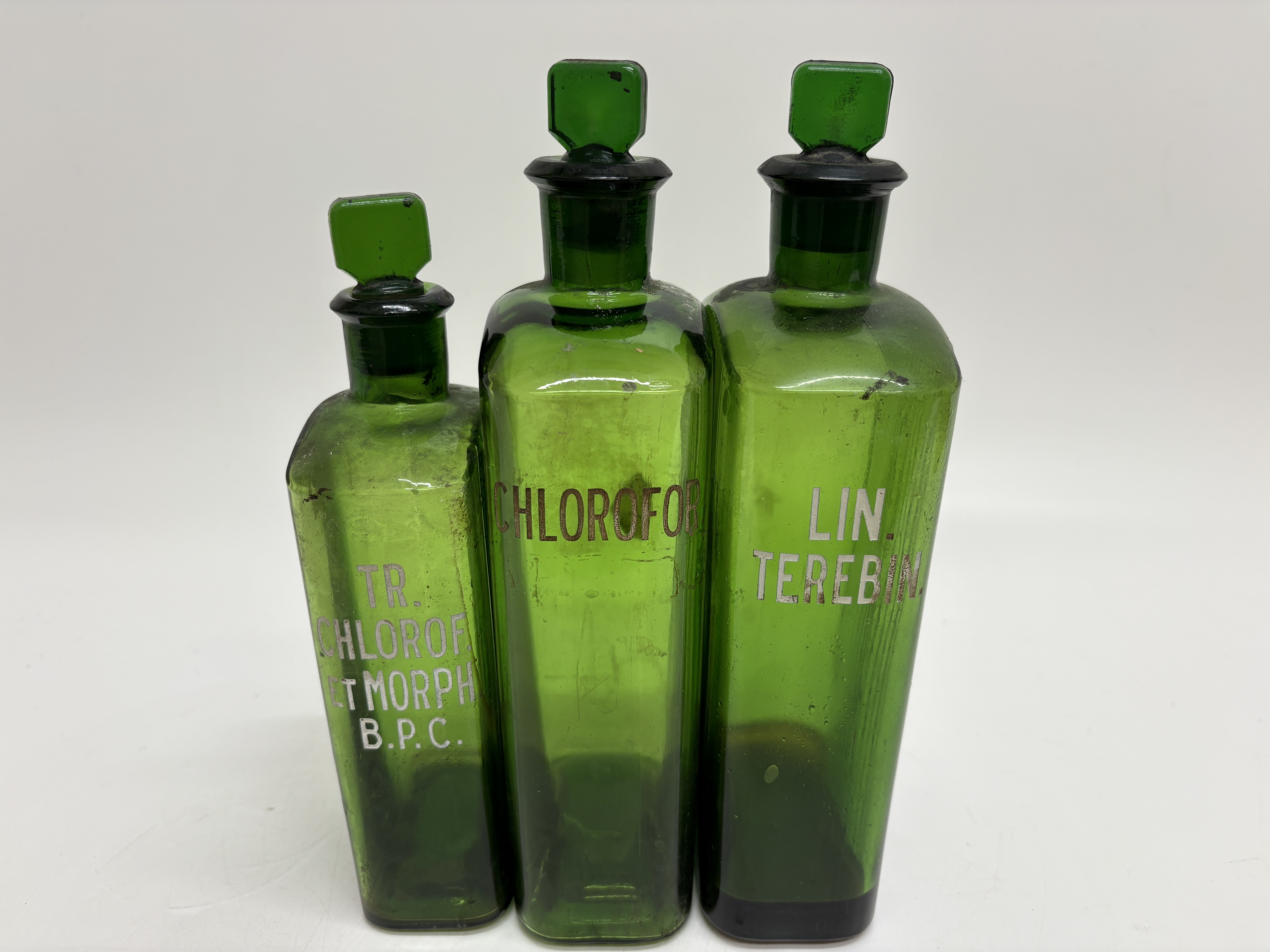 A Trio of Emerald Green Glass Ribbed Apothecary Poison Bottles 1 x 20cm 2 x 24cm