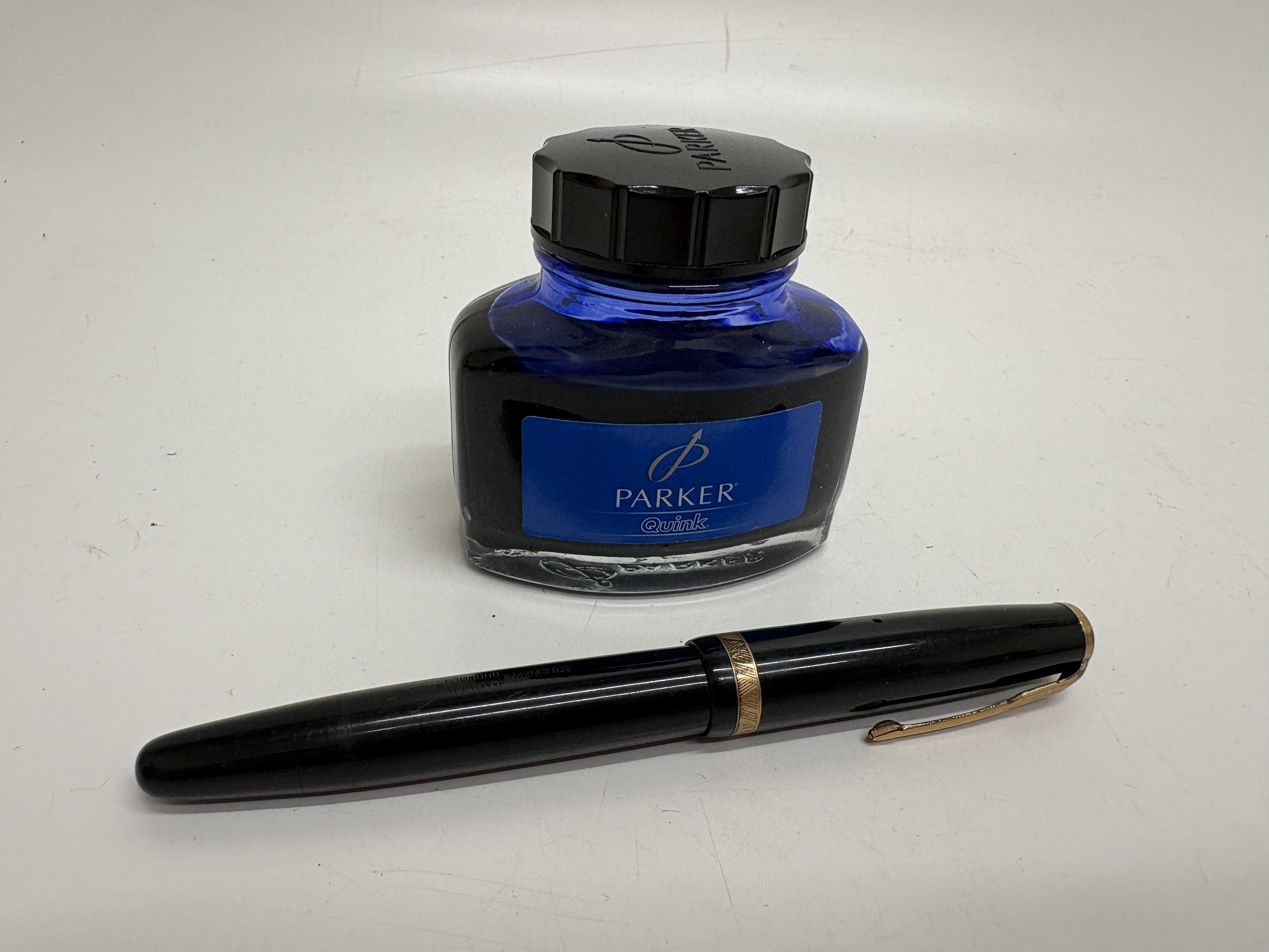 A Parker Duofold Vacumatic Fountain Pen and Parker Quink Ink