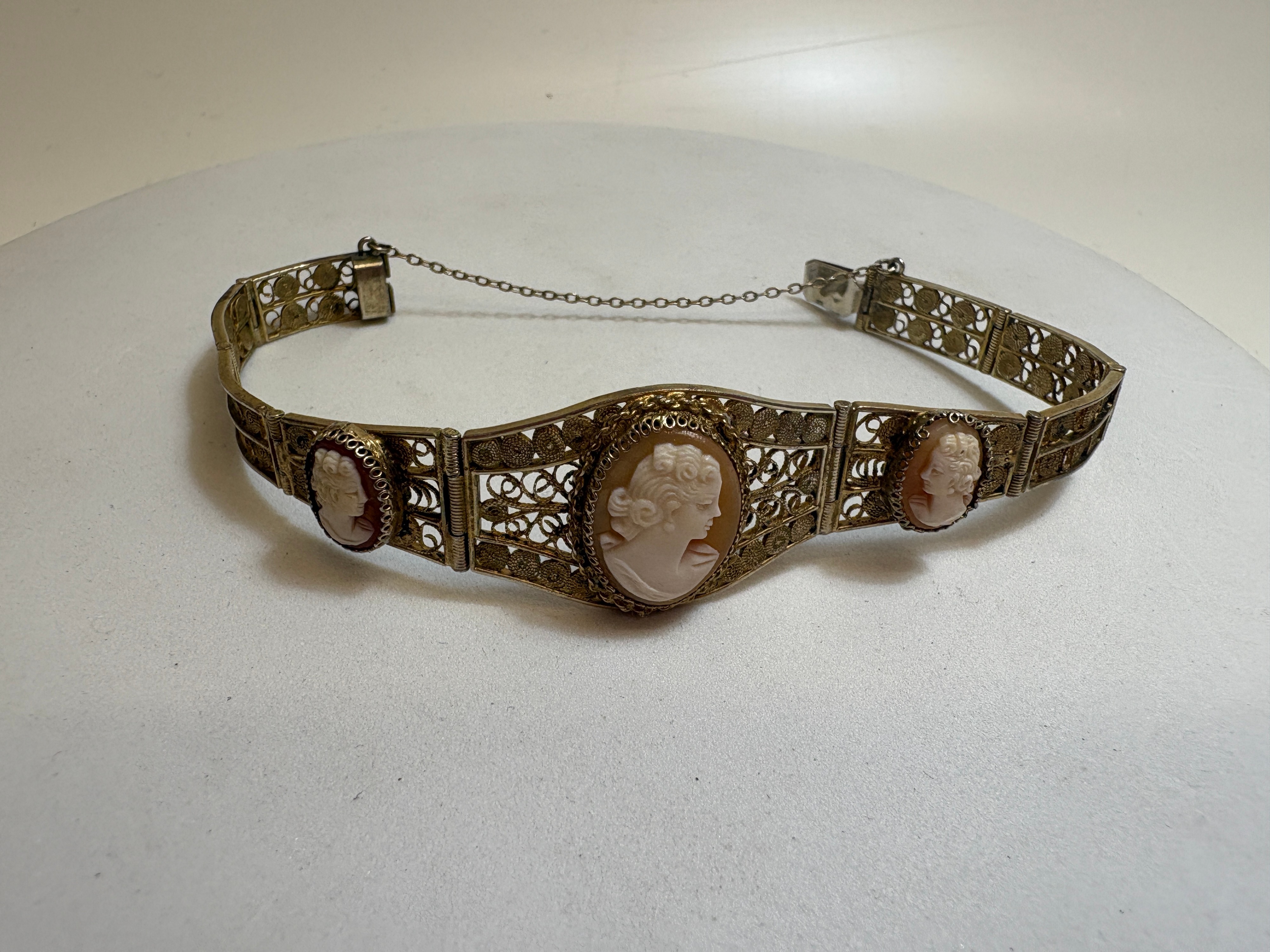 Italian silver-gilt filigree and shell cameo bracelet circa 16g