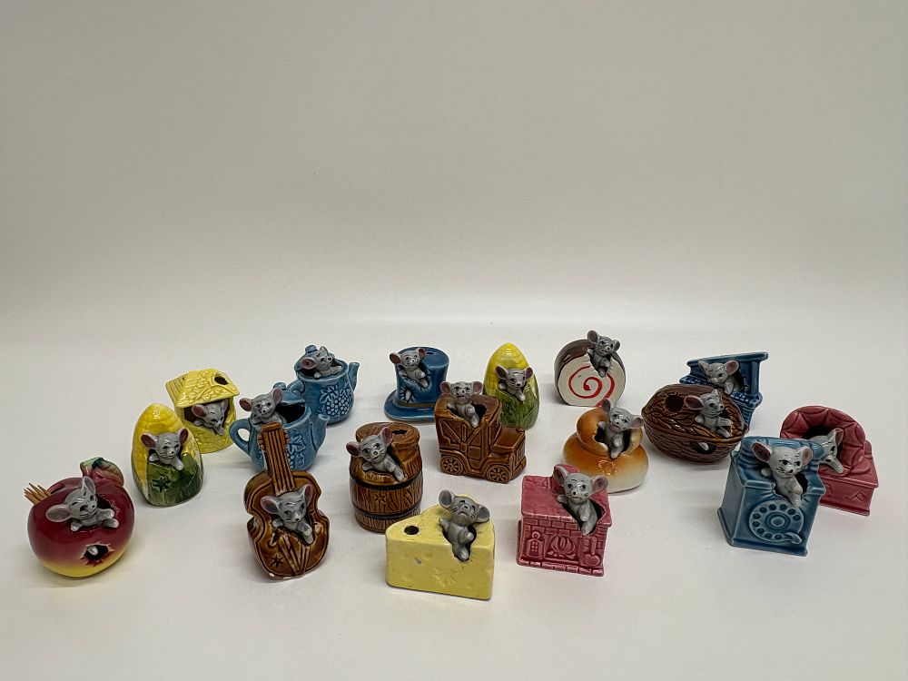 Lot 725: A collection of eighteen novelty glazed ceramic mouse figurines