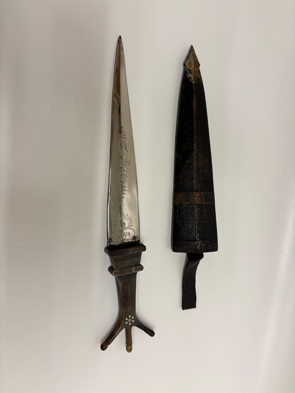 Lot 578: Dagger leather arm sheath