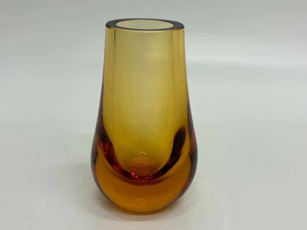 Lot 520: A Whitefriars Amber Glass Hambone Vase