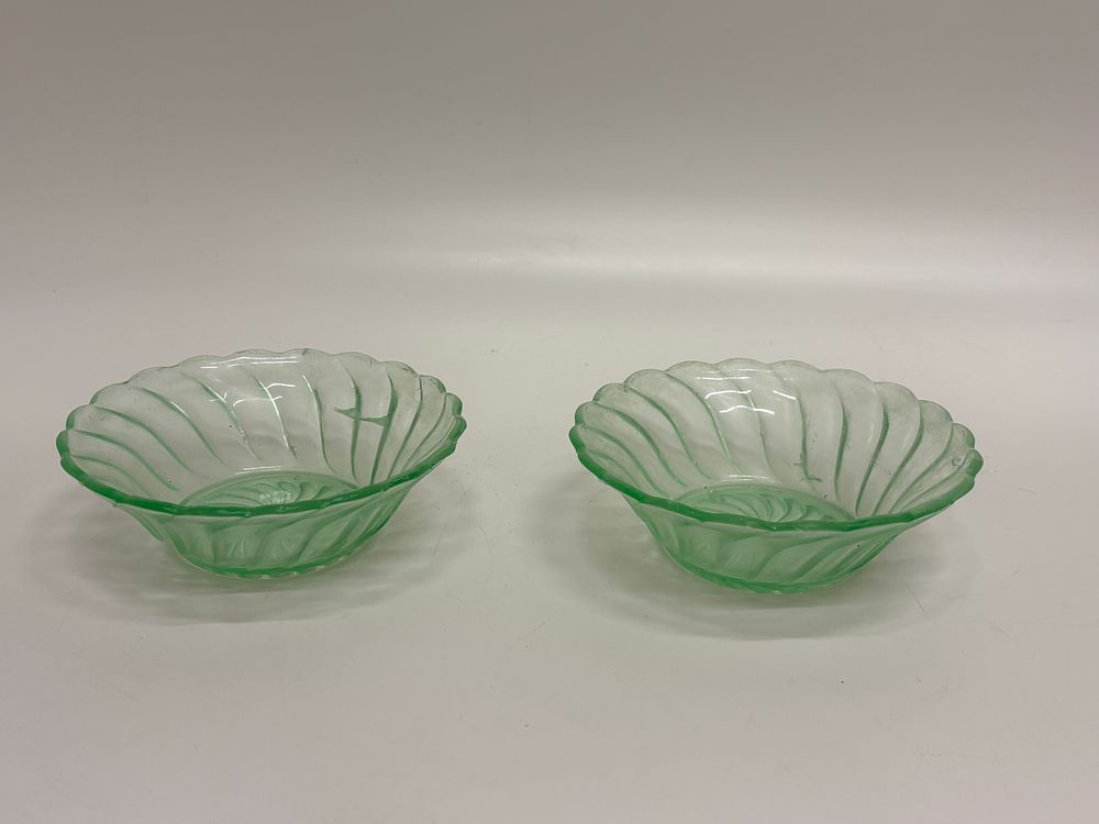 Lot 517: A pair of Bagley Carnival Swirl Art Deco green uranium glass bowls