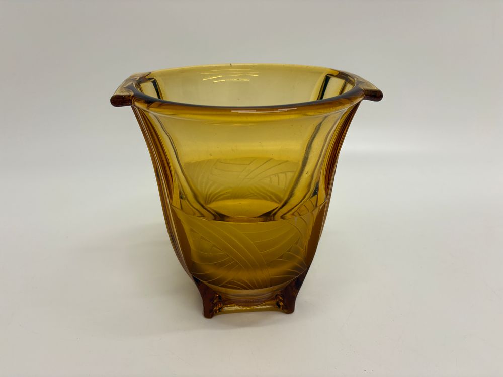 Lot 516: An Art Deco Bagley Starbeck Amber Frosted Pressed Glass Vase 16cm