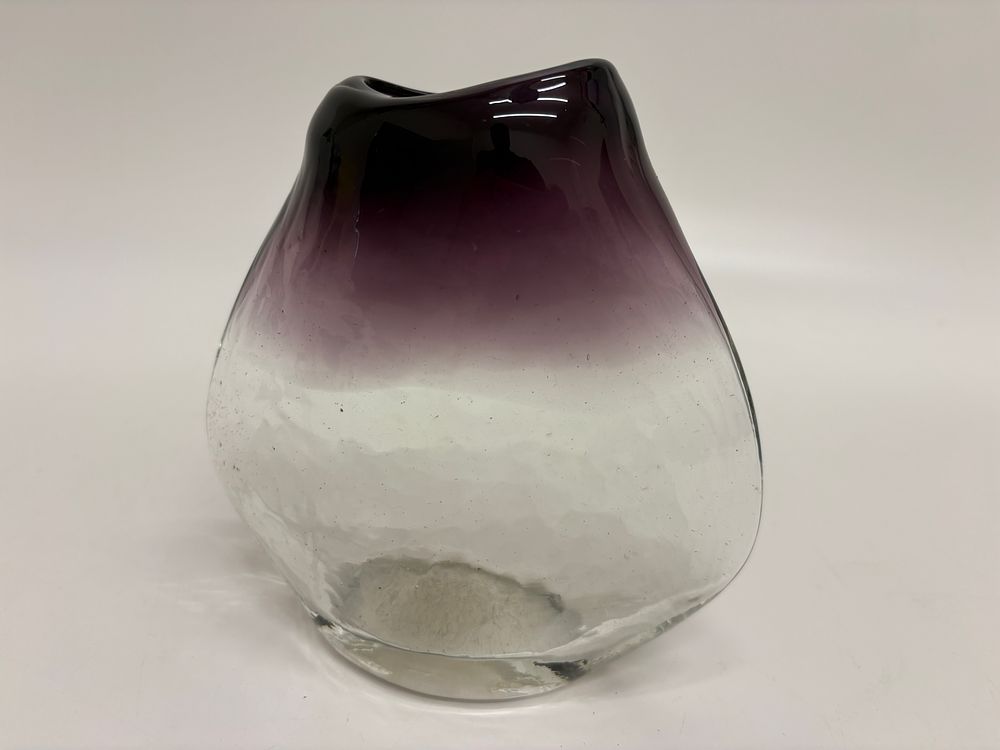 Lot 513: An asymmetrical amethyst gradient hand-blown art glass vase 14cm Tall