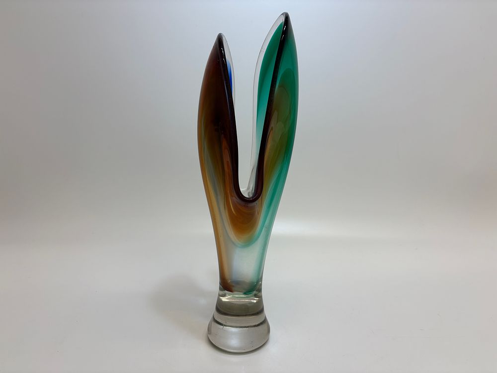 Lot 509: Mid-century modern sommerso art glass vase with bifurcated rim 37cm tall
