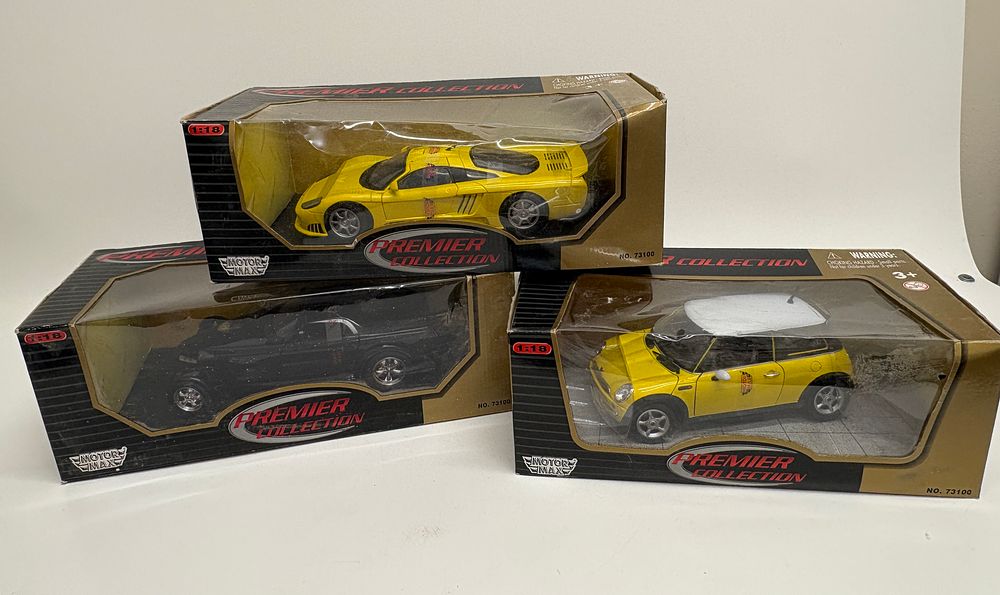 Lot 472: Three Motor Max Premier Collection 1:18 Scale Die-cast Model Cars