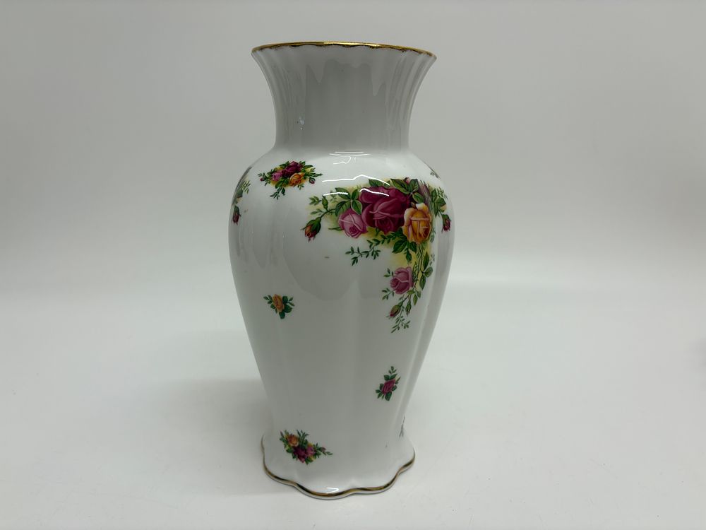 Lot 269: Royal Albert Old Country Roses Montrose Vase