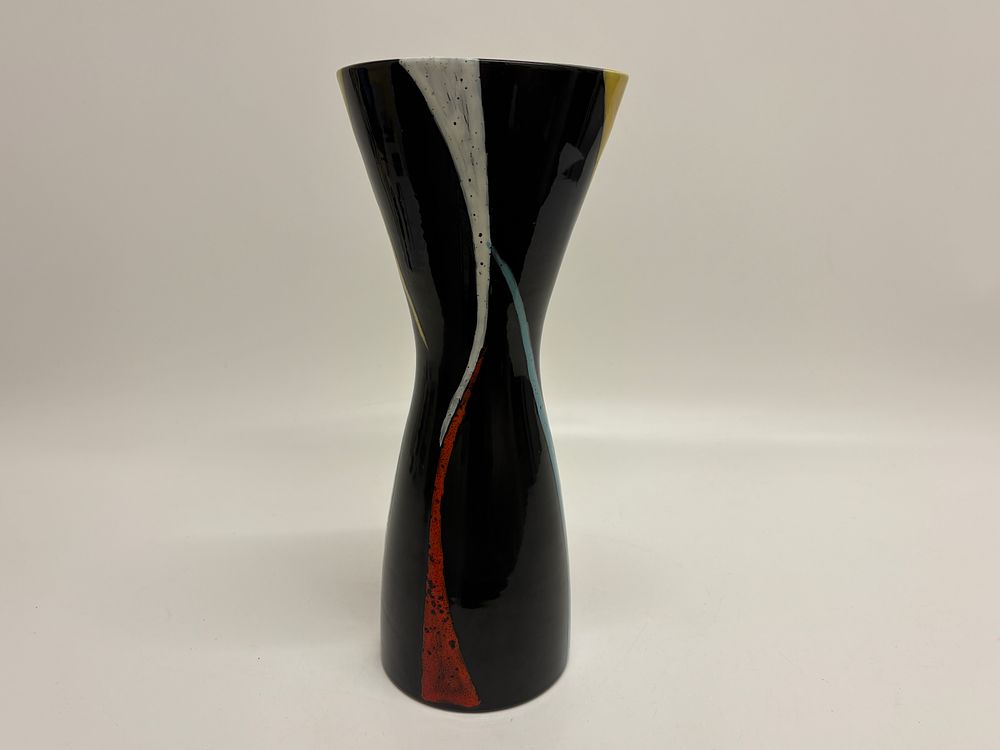 Lot 259: An Italian Mid-Century Modern Glazed Ceramic Hourglass Vase 34cm tall