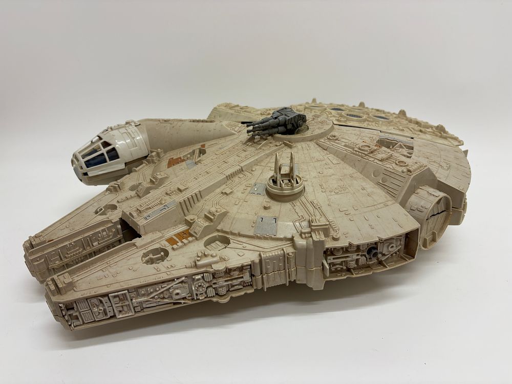 Lot 249: Kenner Star Wars Millennium Falcon Vehicle Playset 1979