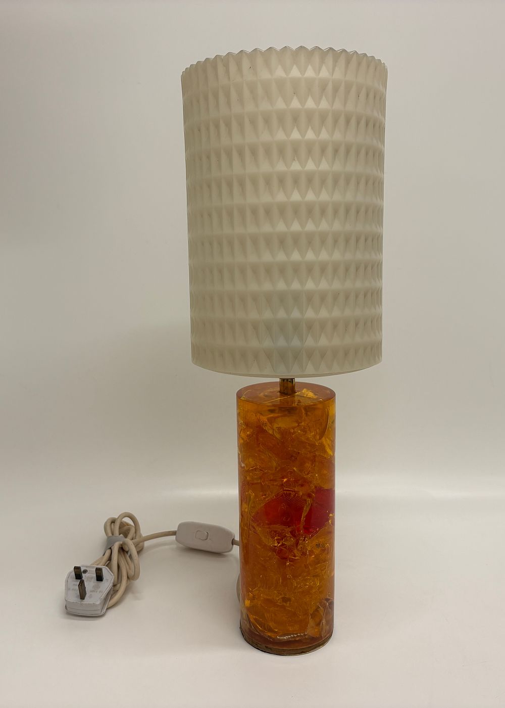 Lot 157: A Mid-Century Modern Crushed Glass Resin Table Lamp with Geometric Molded Shade