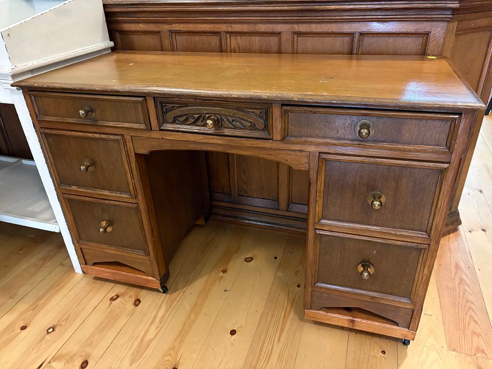 Lot 359: An oak twin pedestal desk in the Jacobean Revival style 118x74x48cm