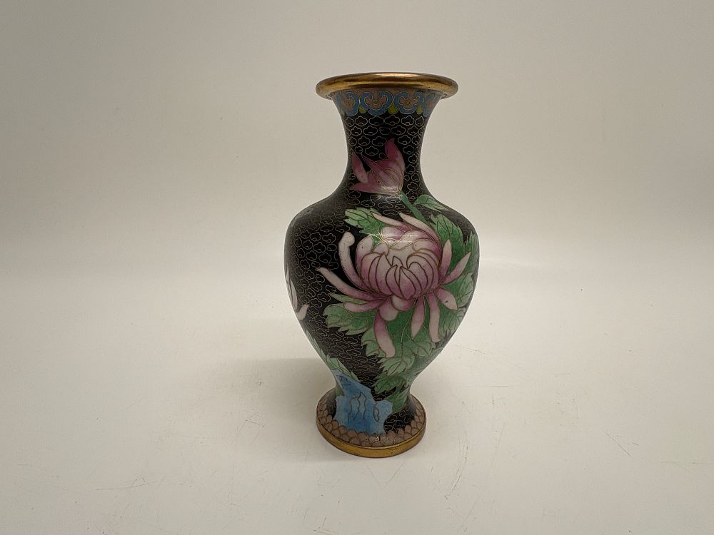 Lot 363: A Chinese cloisonne enamel chrysanthemum baluster vase, 20th century or later