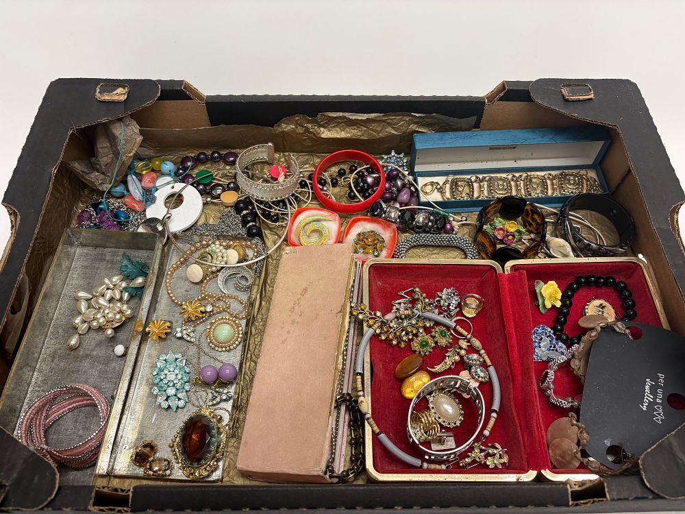 Lot 374: A Collection of Vintage Costume Jewellery Including a Ranella Boxed Egyptian Revival Bracelet
