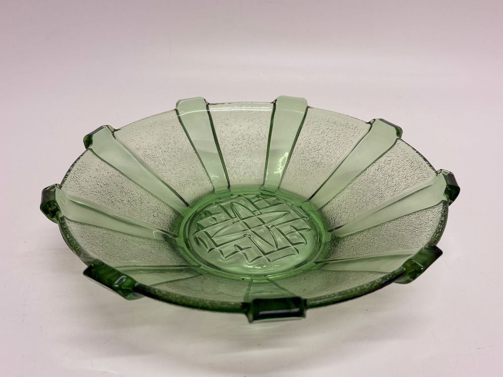 Lot 389: Art Deco Green Uranium Glass Centerpiece Bowl