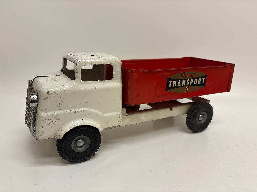 Lot 469: Tri-ang Transport Pressed Steel Tipper Truck