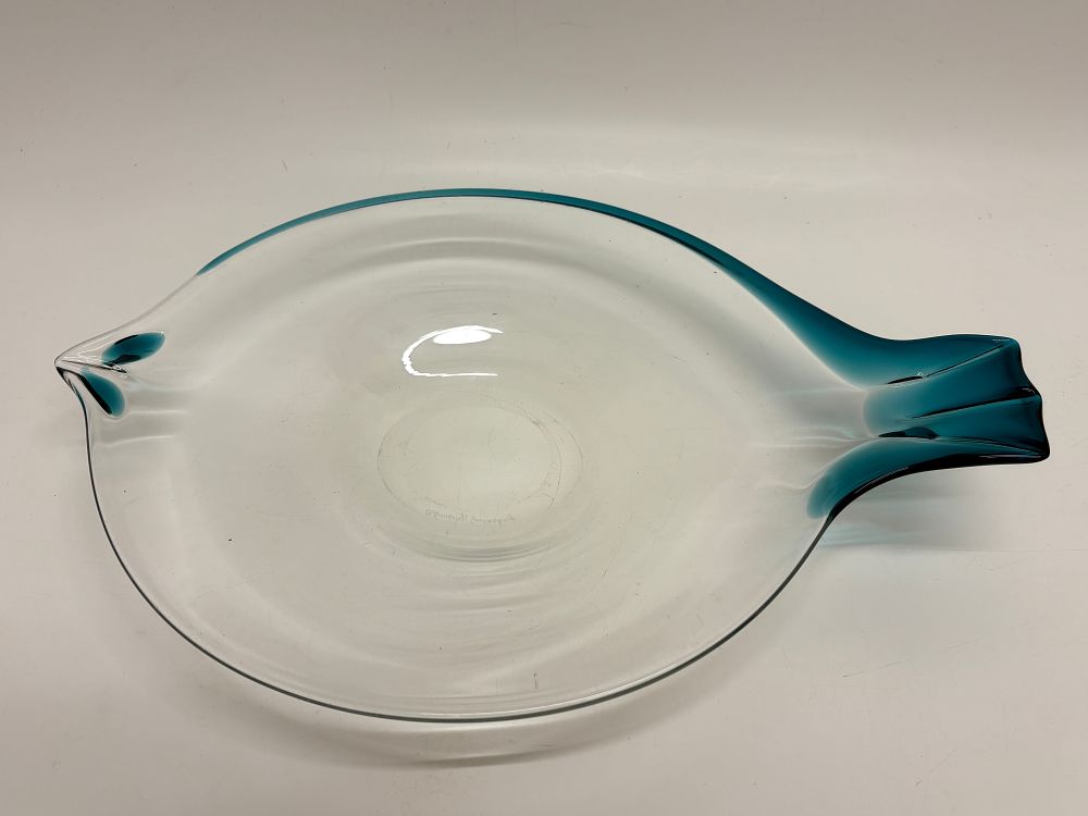 Lot 167: Gullaskruf Kjell Blomberg Swedish Art Glass Fish Bowl 40x31cm