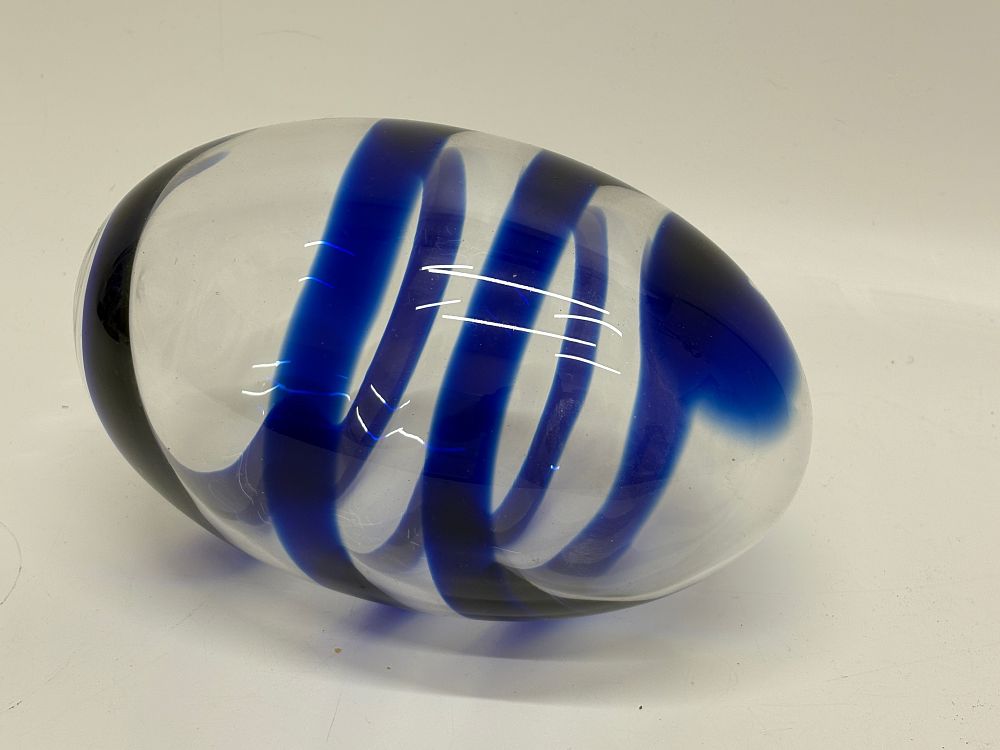 Lot 172: A large hand-blown art glass egg with cobalt blue spiral decoration