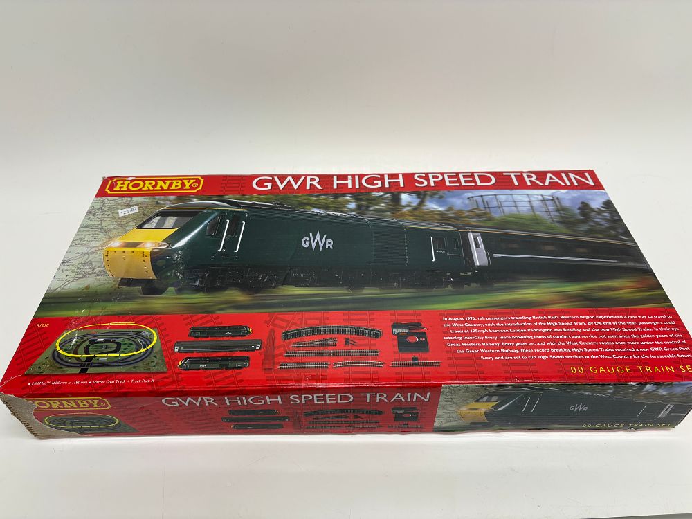 Lot 494: Hornby R1230 GWR High Speed Train OO Gauge Starter Set