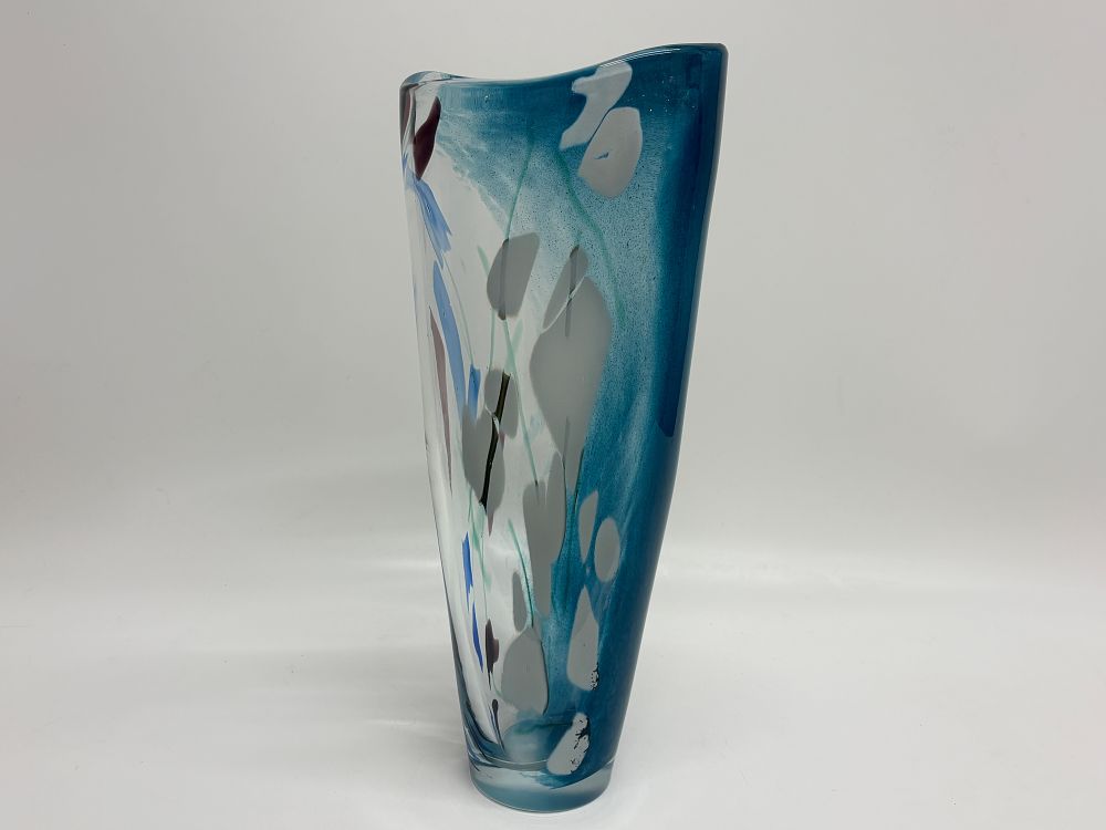 Lot 513: A contemporary hand blown sommerso art glass vase with internal inclusions 43cm tall