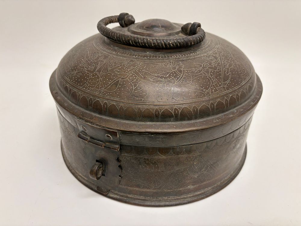 Lot 431: Antique Indian Engraved Copper Alloy Pandan Box