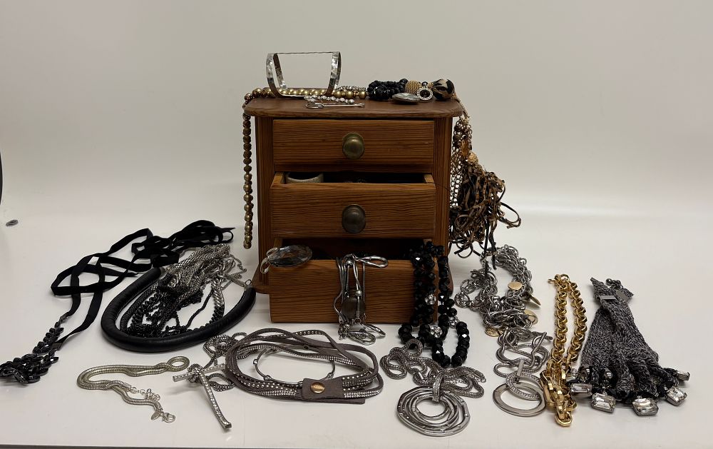 Lot 523: A Collection of Contemporary Costume Jewelry and a Three-Drawer Wooden Chest