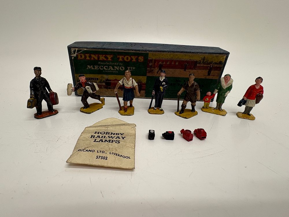 Lot 536: A Dinky Toys No. 3 Railway Passengers Set with Hornby Railway Lamps and Original Box