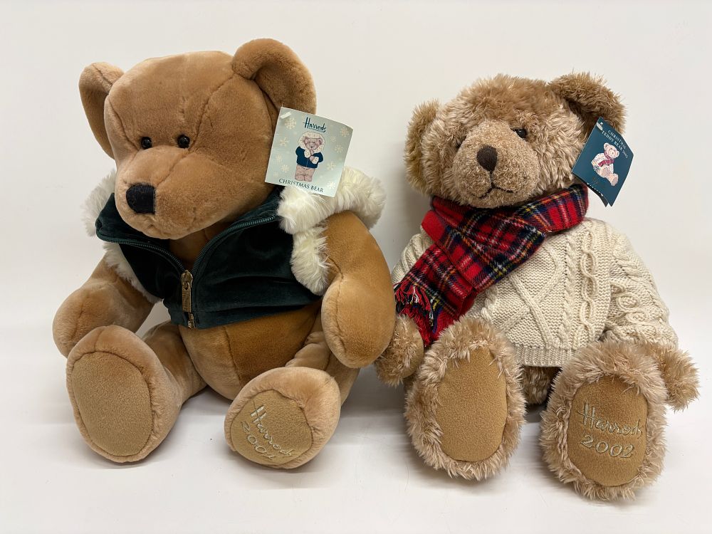 Lot 545: A Pair of Harrods Year-Dated Christmas Teddy Bears 2001 and 2002