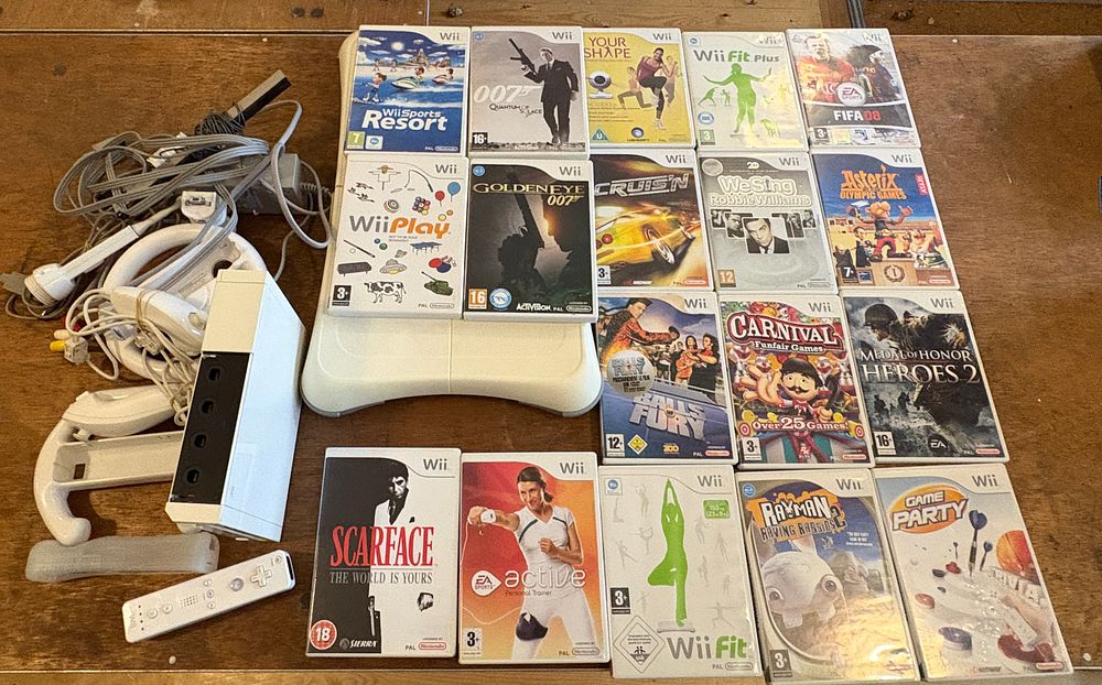 Lot 556: A Nintendo Wii Video Game Console Bundle with Balance Board and Nineteen Games