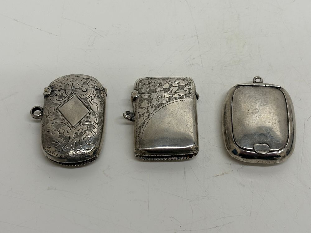 Lot 59: A Trio of Sterling Silver Vesta and snuff box gross circa 39g