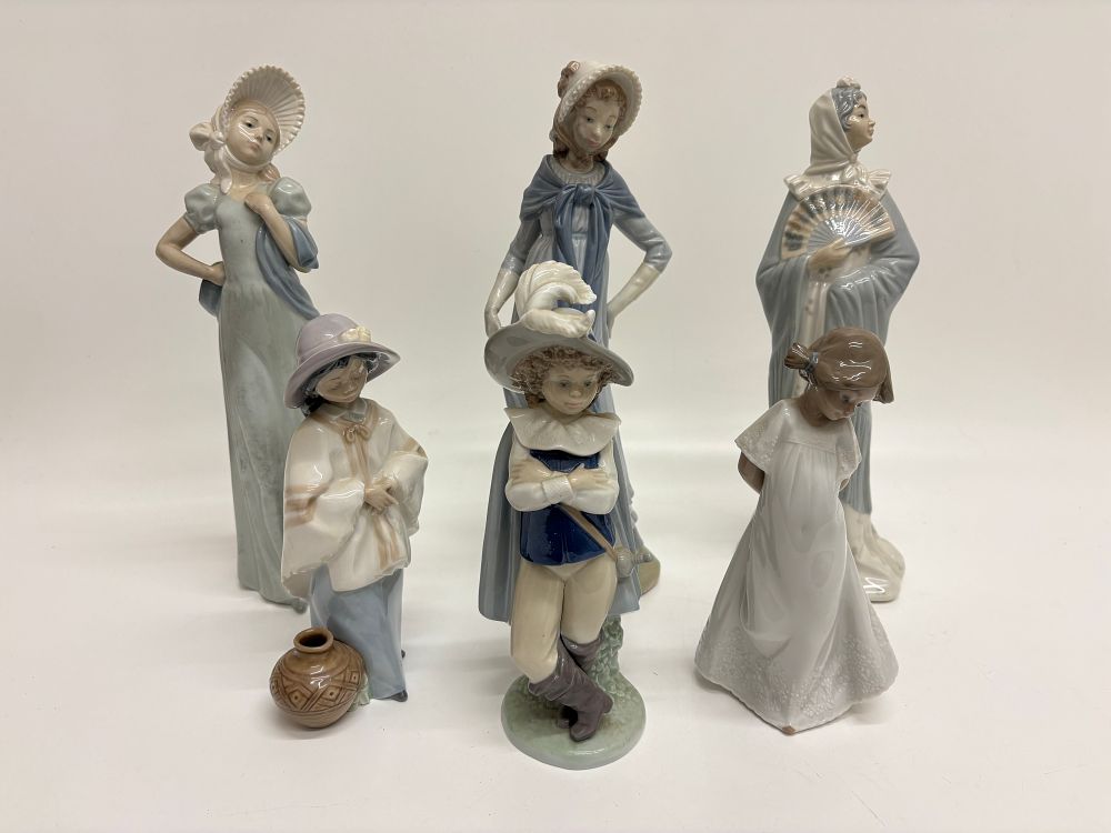 Lot 652: A collection of NAO by Lladró porcelain figurines
