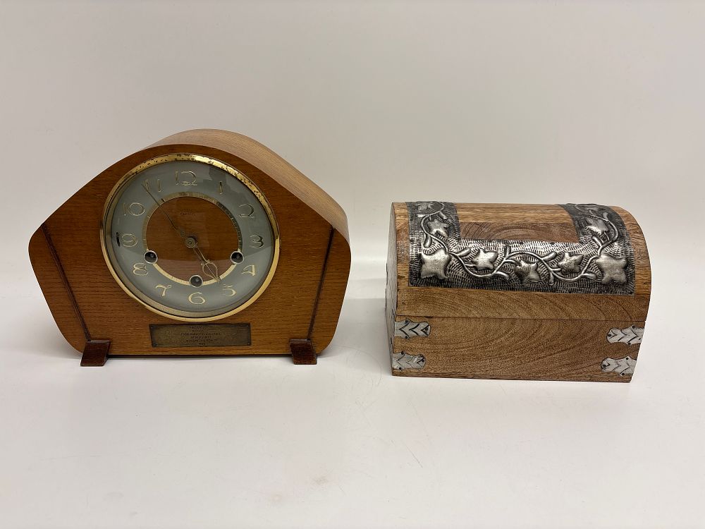 Lot 657: Two Items Comprising a Smiths Westminster Chime Mantel Clock and a Wooden Trinket Box
