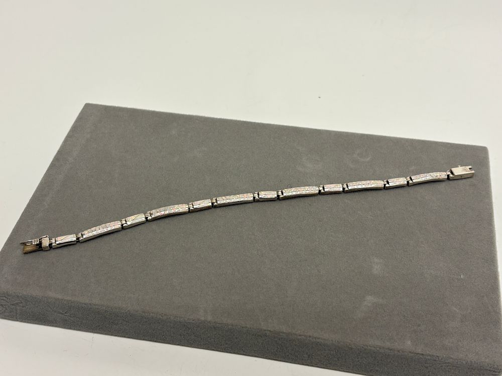 Lot 101: A sterling silver and mosaic opal inlay link bracelet