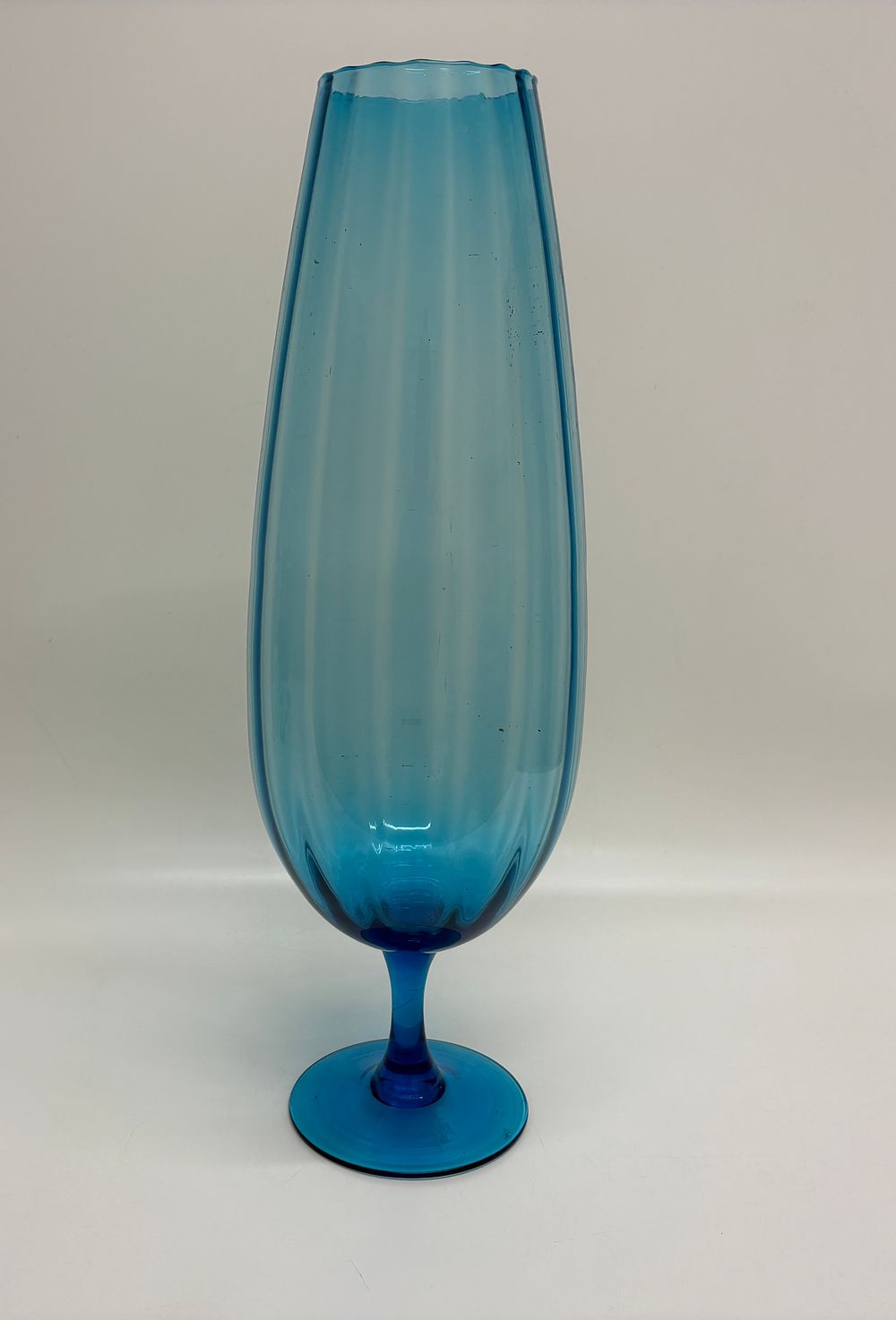 Lot 641: A Tall Optic Ribbed Blue Glass Pedestal Vase