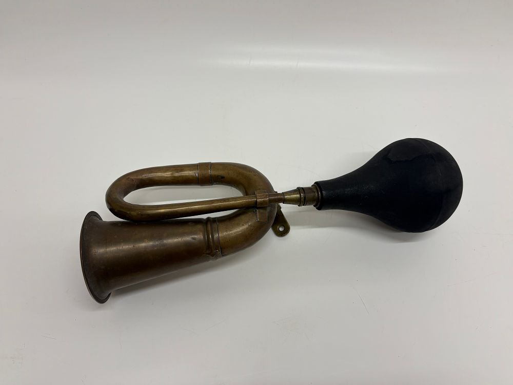 Lot 648: An Indian Brass Bulb Horn