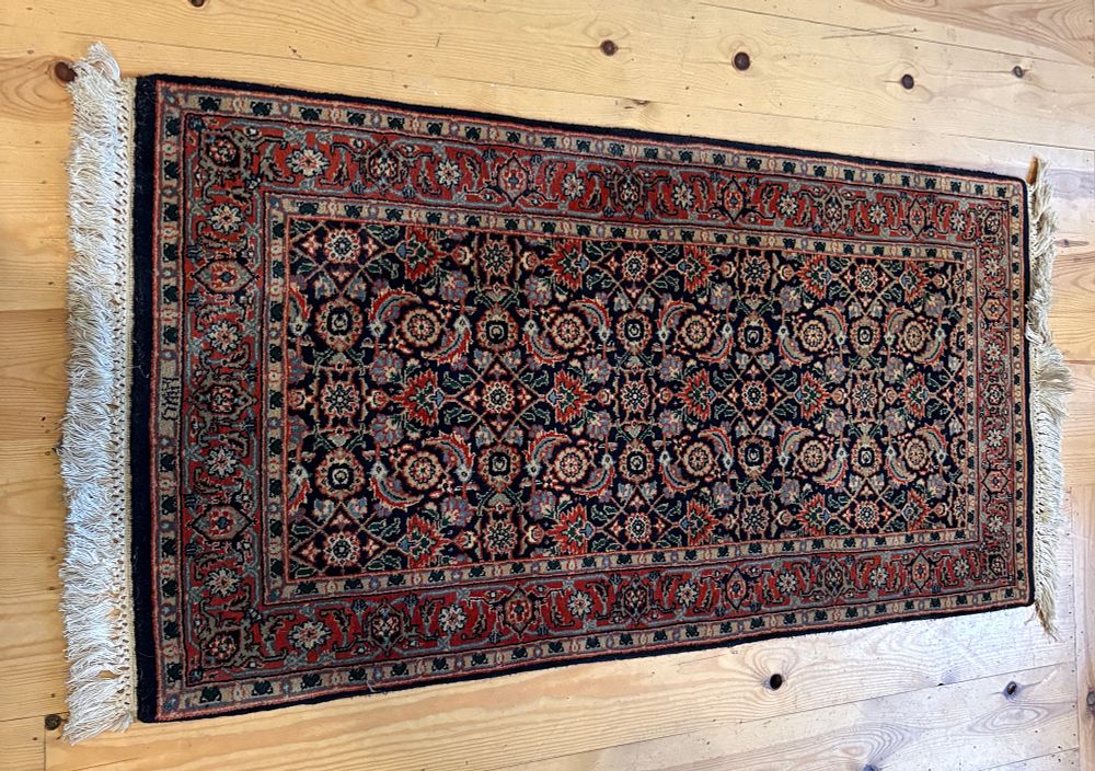Lot 666: A Hand Knotted Wool Rug with All Over Mahi Pattern 4ft 9" x 2ft 1"
