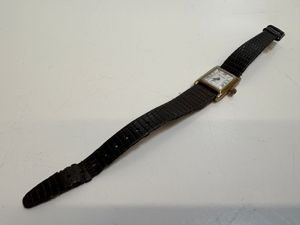 Lot 10: 9ct gold Circadien Quartz Rectangular Dress Watch circa 3g net
