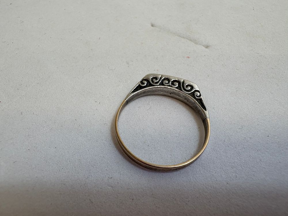 Lot 23: A Vintage 9 Carat Gold and Silver Multi-Gemstone Ring circa 2g gross