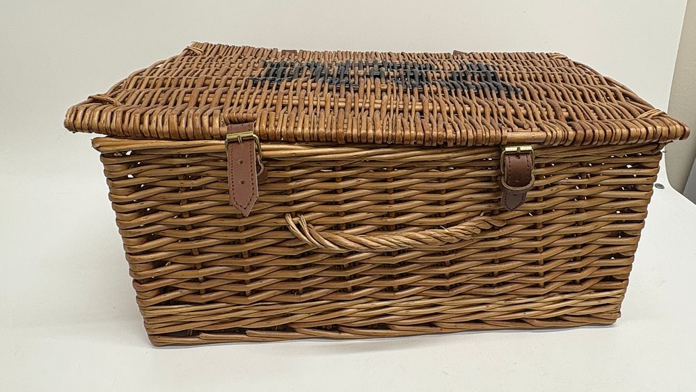 Lot 700: Fortnum & Mason Large Woven Wicker Hamper